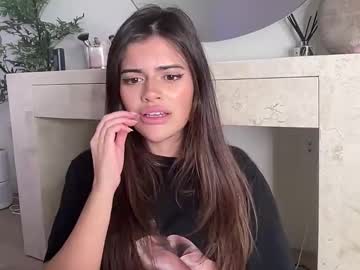 poutyselena's chat room