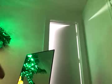 ella_hill's chat room