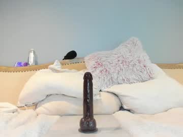 eatmygingersnapps's chat room