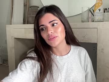 poutyselena's chat room