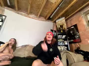 coupleoffantastics's chat room