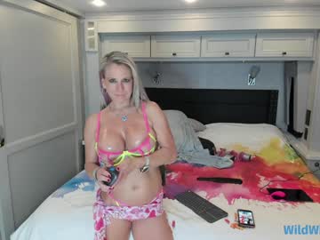 wildwifebarbie's chat room