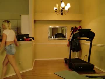 summerishotter's chat room