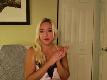 summerishotter's chat room