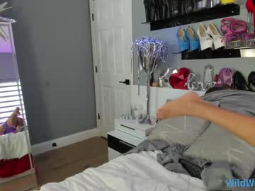 wildwifebarbie's chat room