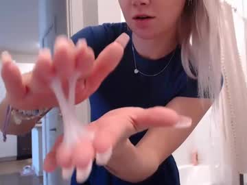 lilyyymonroee's chat room