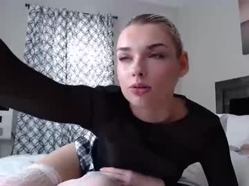 ellalowe's chat room