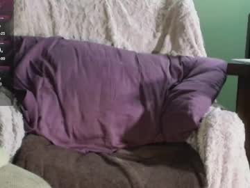 hidden_gold_milf's chat room