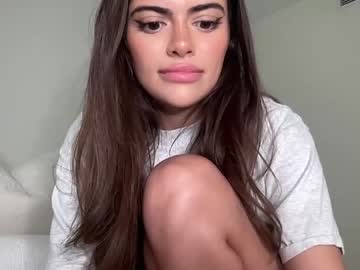 poutyselena's chat room