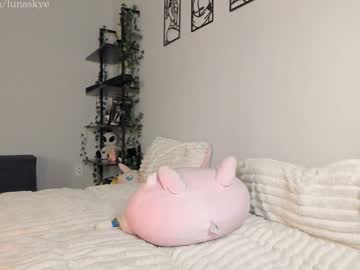 xlunaskye's chat room