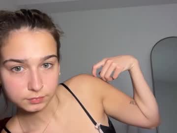 elenahere4u's chat room