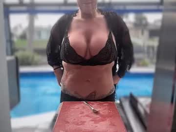 tastycupcake69's chat room