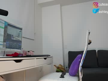 ashley_benson1's chat room