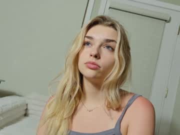 ellalowe's chat room