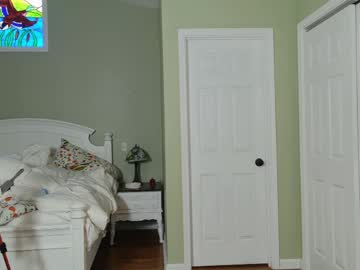 ellalowe's chat room