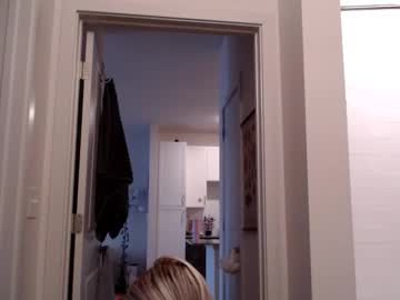 lilyyymonroee's chat room