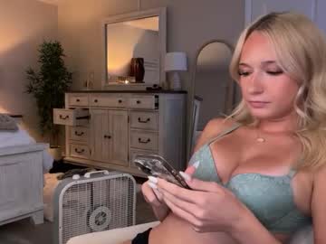 roxyrain2736's chat room