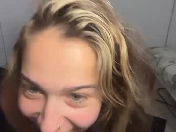 elenahere4u's chat room