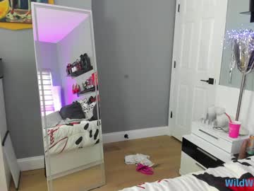 wildwifebarbie's chat room