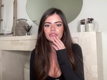 poutyselena's chat room