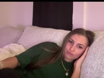 laylahlaylah1's chat room