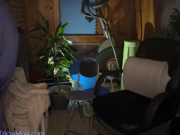 triciamori's chat room