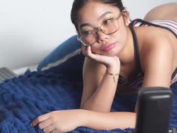 liafunsized_18's chat room