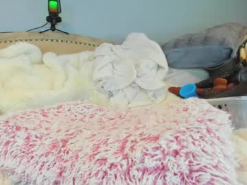 eatmygingersnapps's chat room