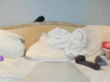 eatmygingersnapps's chat room