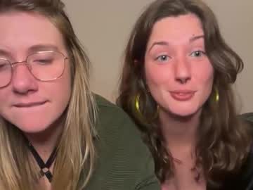 2girls1boat's chat room