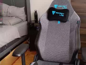 strawberryyfoxie's chat room