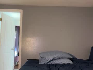 ellalowe's chat room