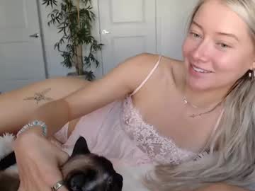 lilyyymonroee's chat room