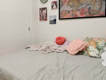 ariah_is_blonde's chat room