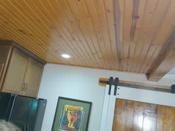 ellalowe's chat room