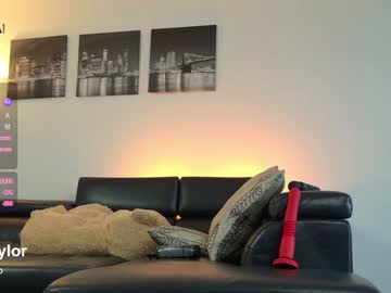 _taylormoon's chat room