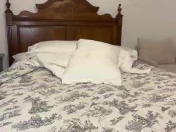 ellalowe's chat room