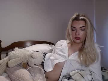 ellalowe's chat room