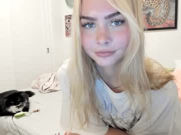 ariah_is_blonde's chat room
