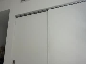 elenahere4u's chat room