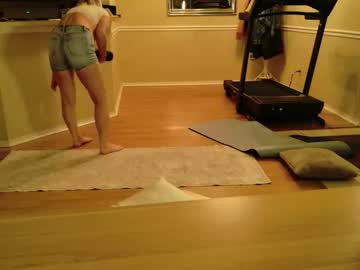 summerishotter's chat room