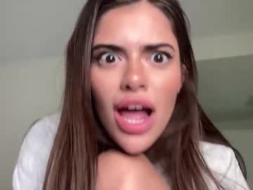 poutyselena's chat room