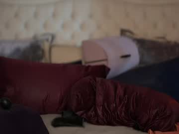 avalonnfoxx's chat room