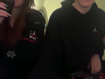 redheadandbigpeenar's chat room