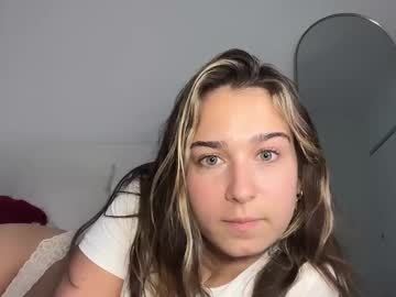 elenahere4u's chat room