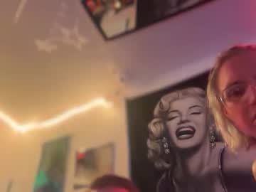 justthejohnsons's chat room