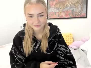 ariah_is_blonde's chat room