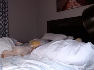 ellalowe's chat room