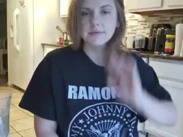 tinywithtiddies's chat room