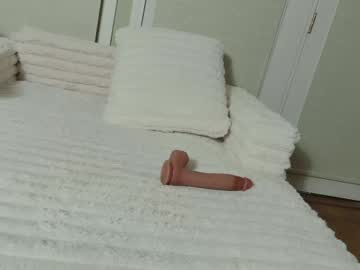 ellalowe's chat room